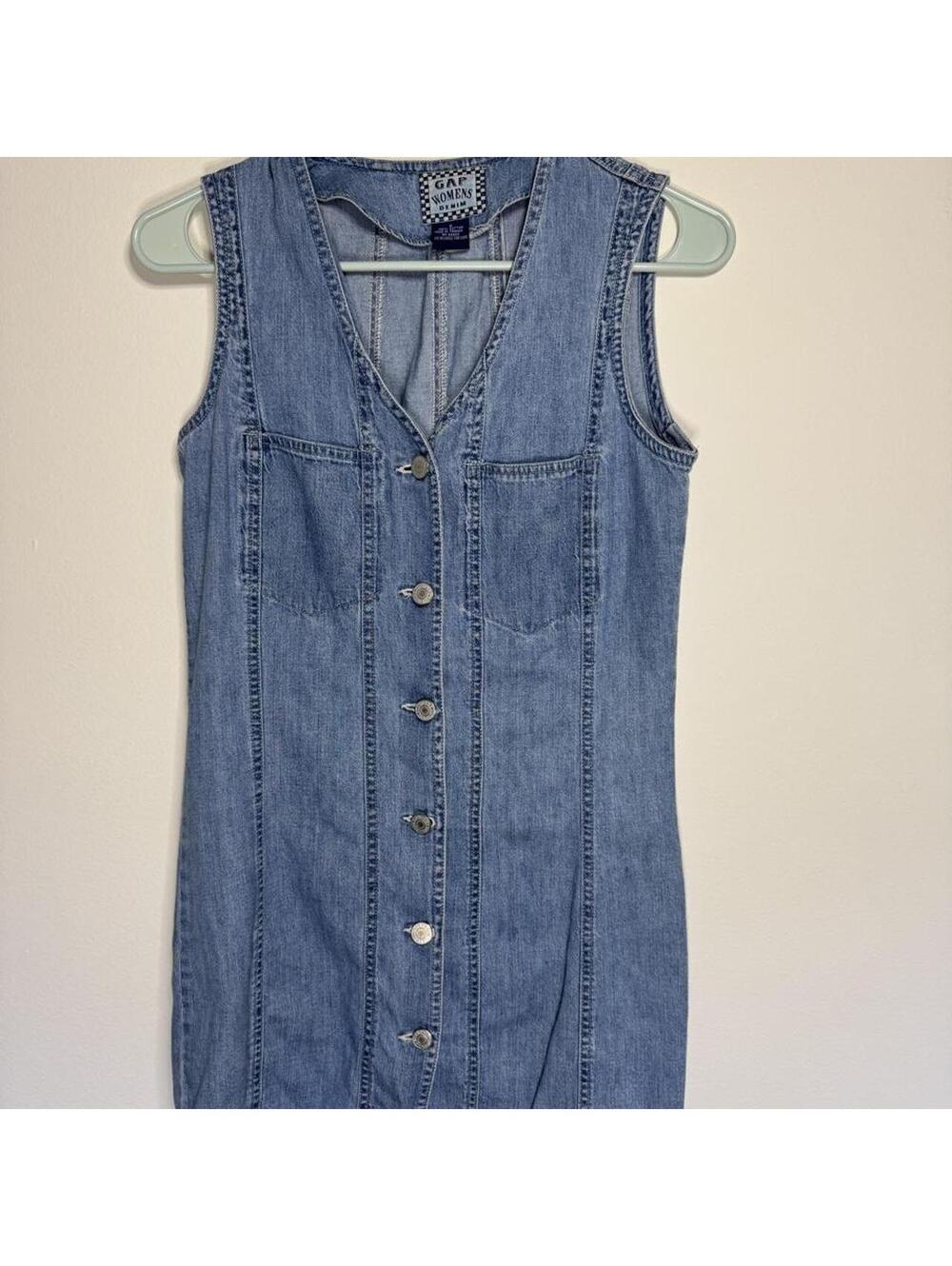 Vintage GAP Women’s Denim sleeveless denim dress, small